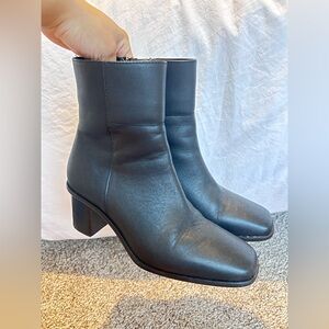 EUC Portland Leather Vero” black square toe ankle boots size 7 (Patina)